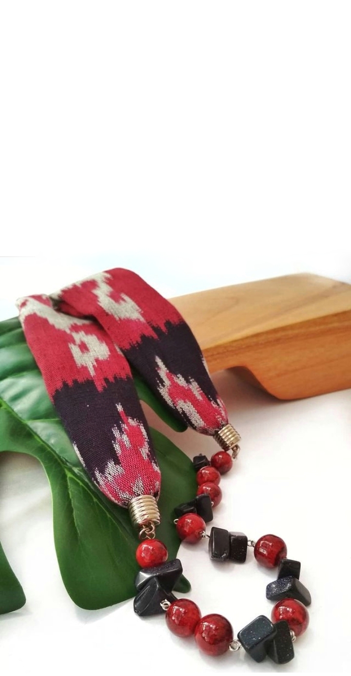 Kalung Tenun Ikat Jepara